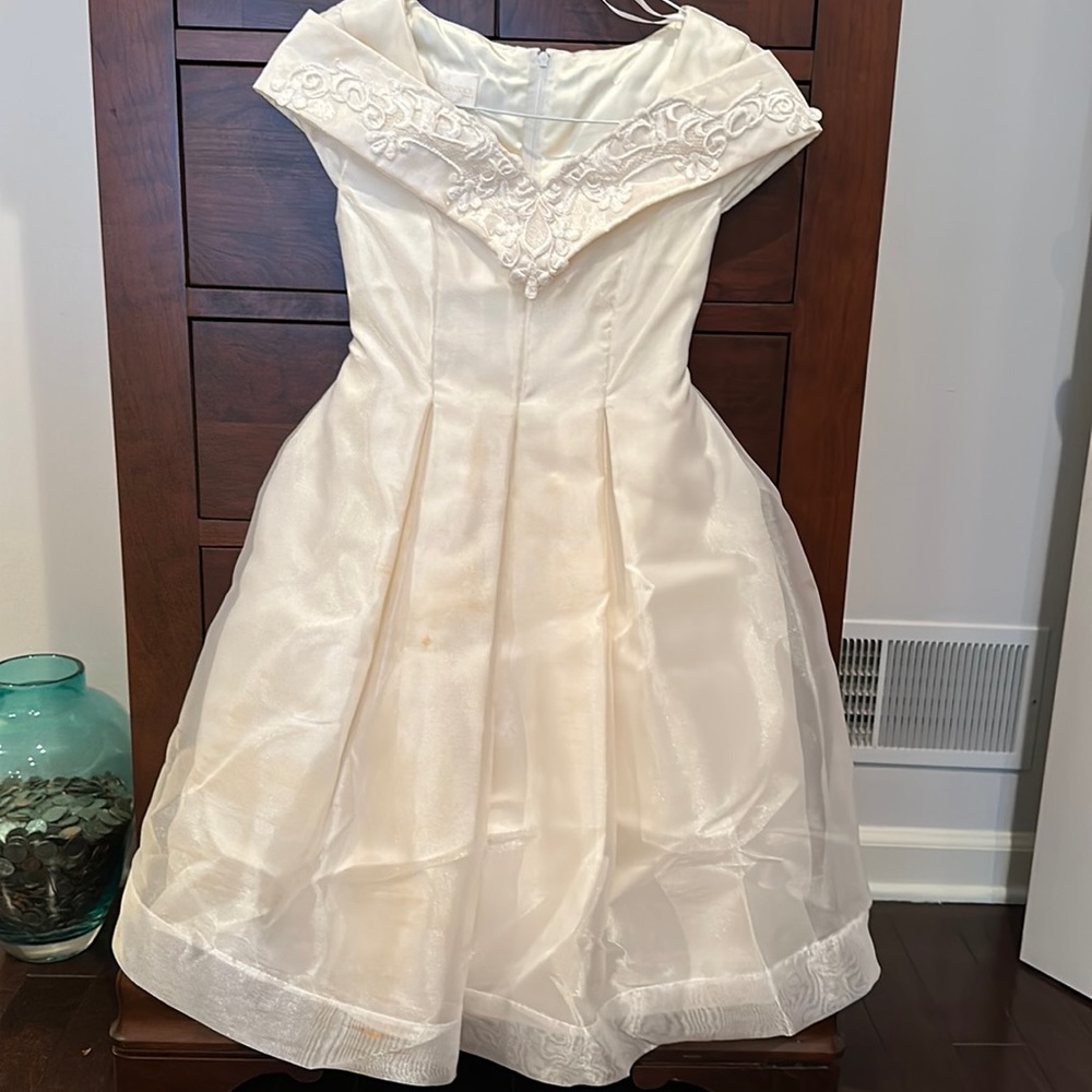 Jessica McClintock girls ivory dress. Size 7.